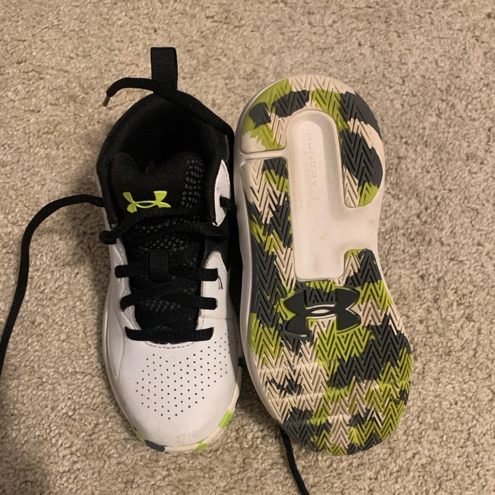 Boys under armour basketball shoes